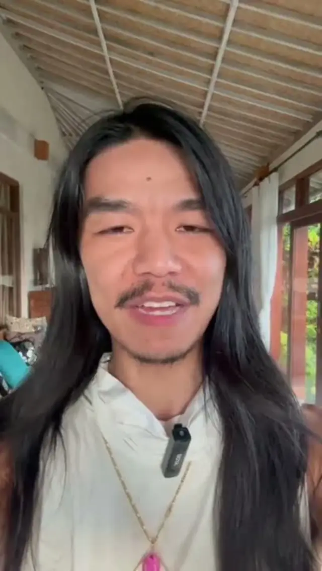 Dr. Colin Hu (Dharmaraj) reviews the Vādma Practitioner training, a neuro-somatic practitioner training, in a video