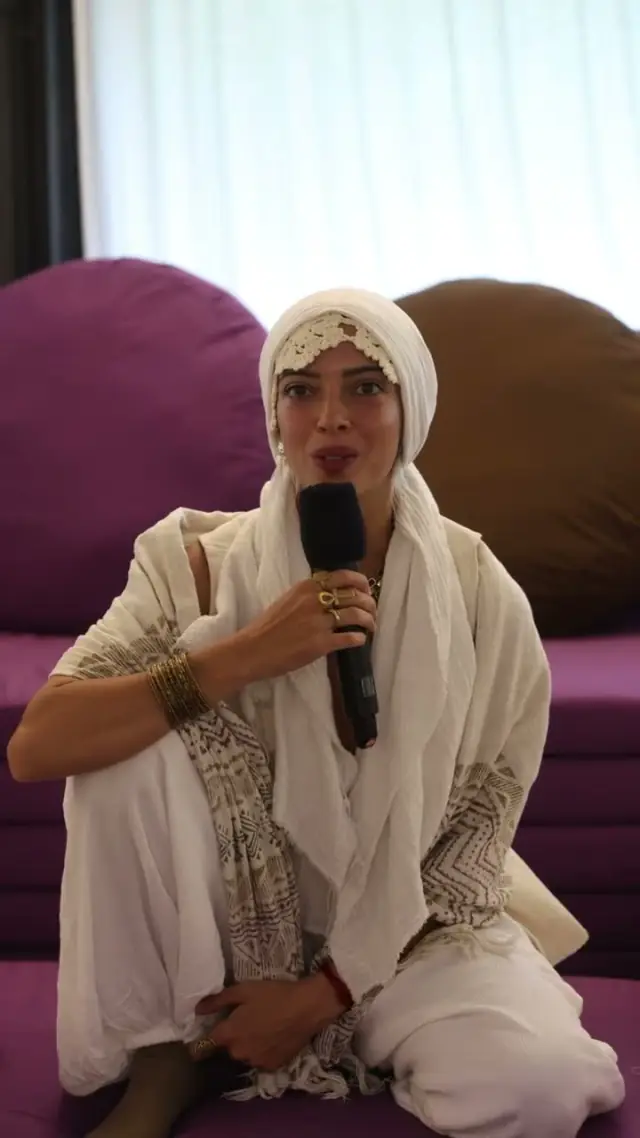Solara Sarah Sol reviews the Vādma Practitioner training, a neuro-somatic practitioner training, in a video